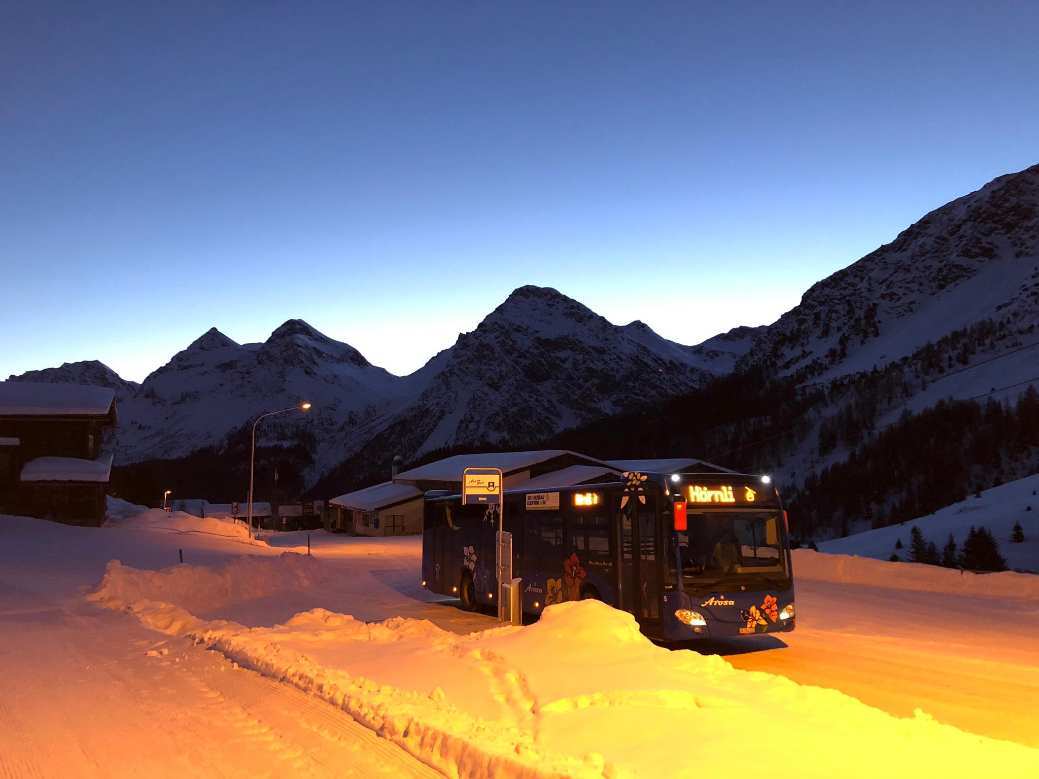 Bus im Abendlicht